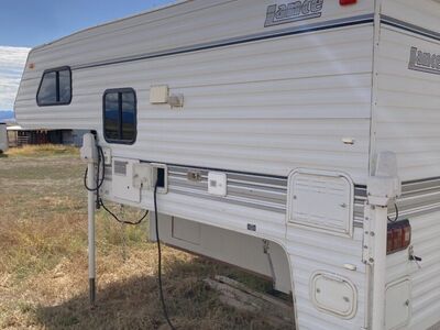 1999 9'6 Lance Camper