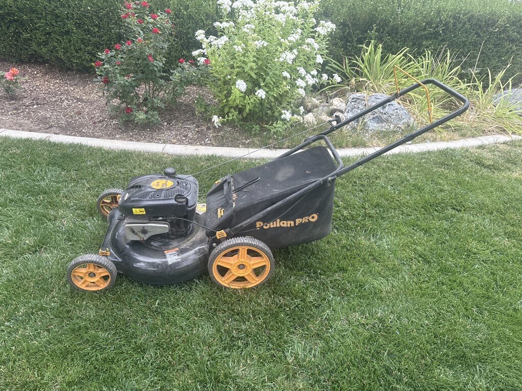 Barely Used 6.25HP Poulan Pro Mower