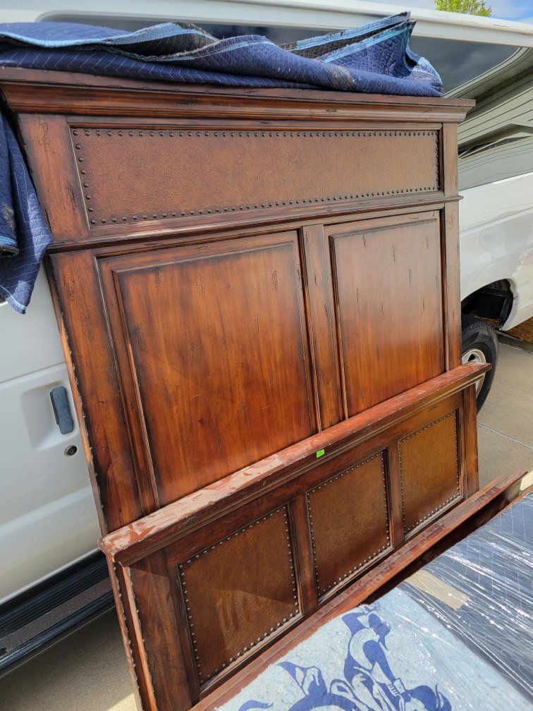 Queen bed, dresser and 2 nighstands