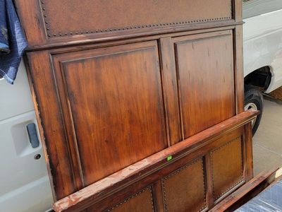 Queen bed, dresser and 2 nighstands