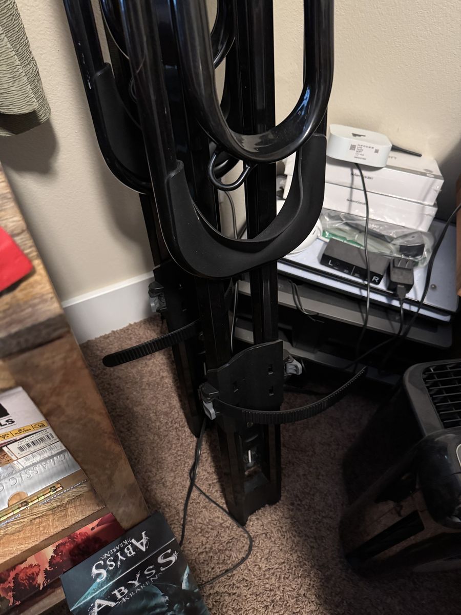 2 Yakima HighRoads Bike Premium Rooftop Upright Bike Mount