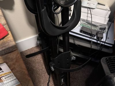 2 Yakima HighRoads Bike Premium Rooftop Upright Bike Mount