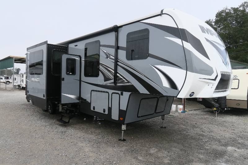 2017 Keystone Impact 361 with Starlink, 1000w Solar, and Victron MultiplusII inverter charger