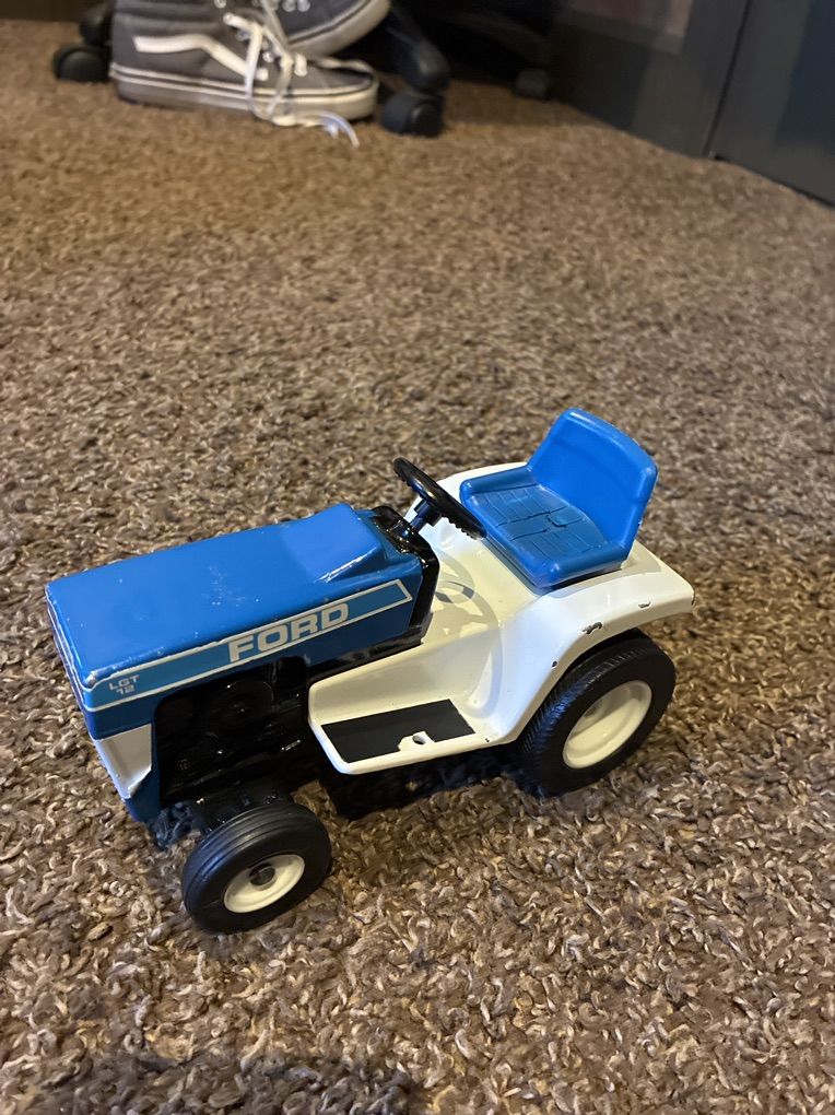 Vintage 1984 Ert 1:12th Ford Tractor
