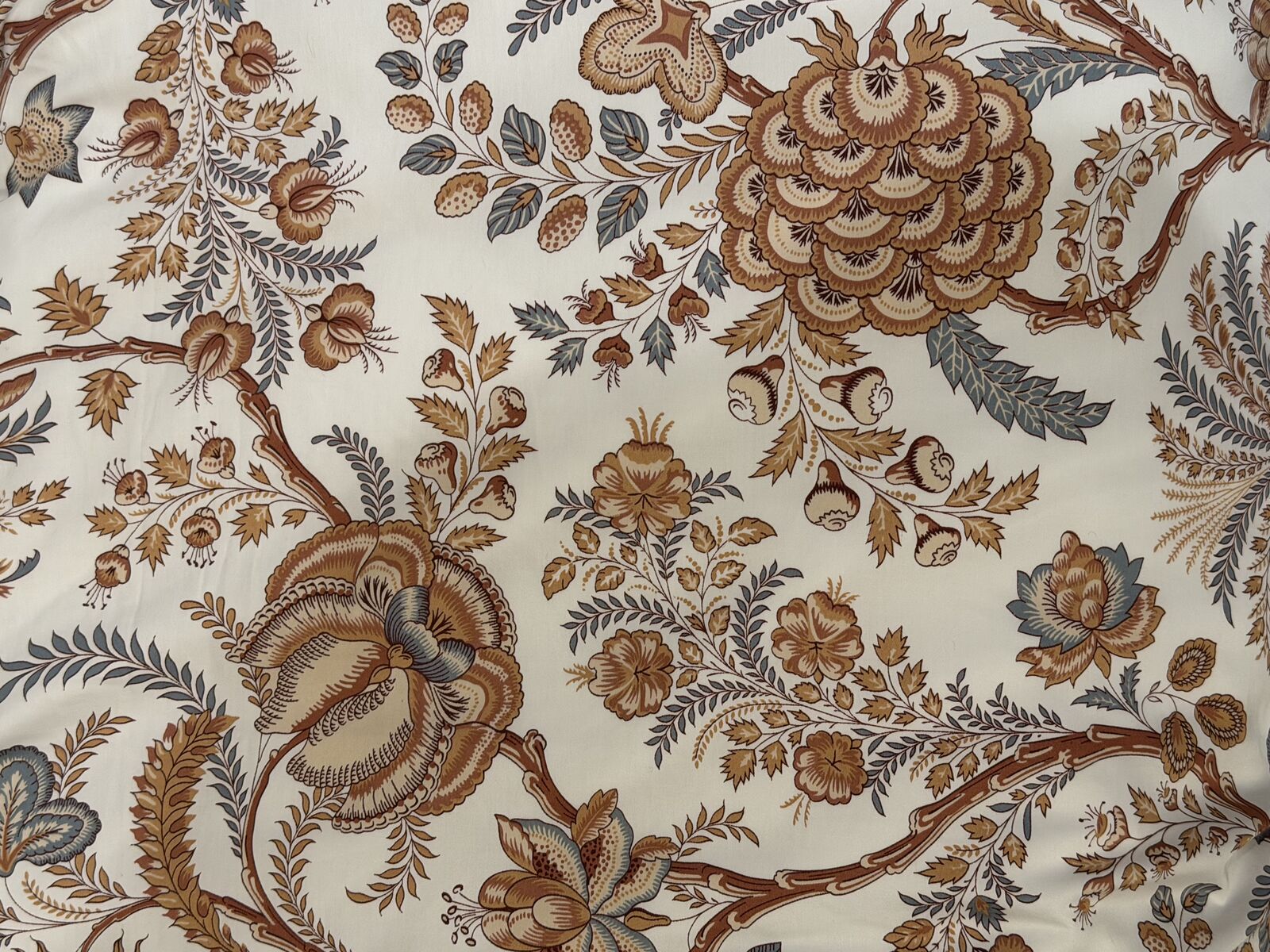 Duvet Cover King Size with 2 Pillow sham covers-excellent condition