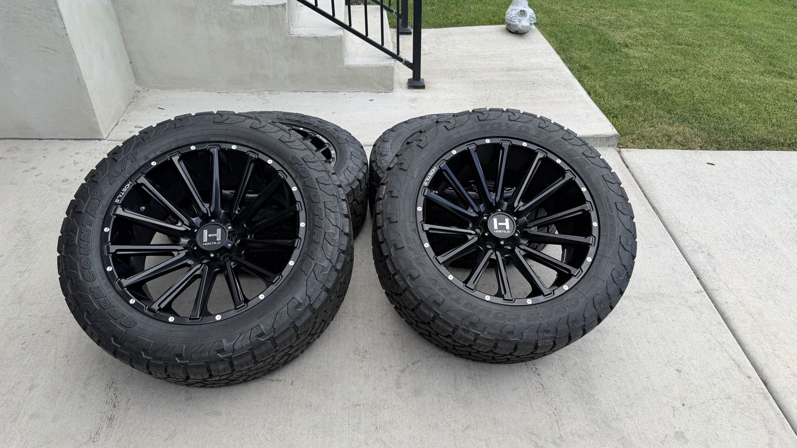 Chevy GMC Dodge Toyota Rims and Tires 35/12.50R22 Toyo AT3