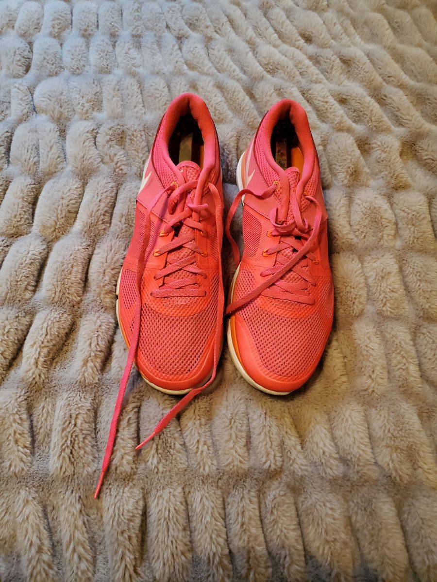Nike ladies' pink fit-sole shoes