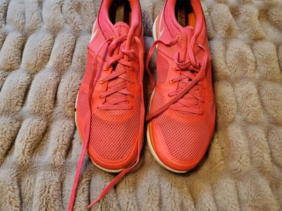 Nike ladies' pink fit-sole shoes