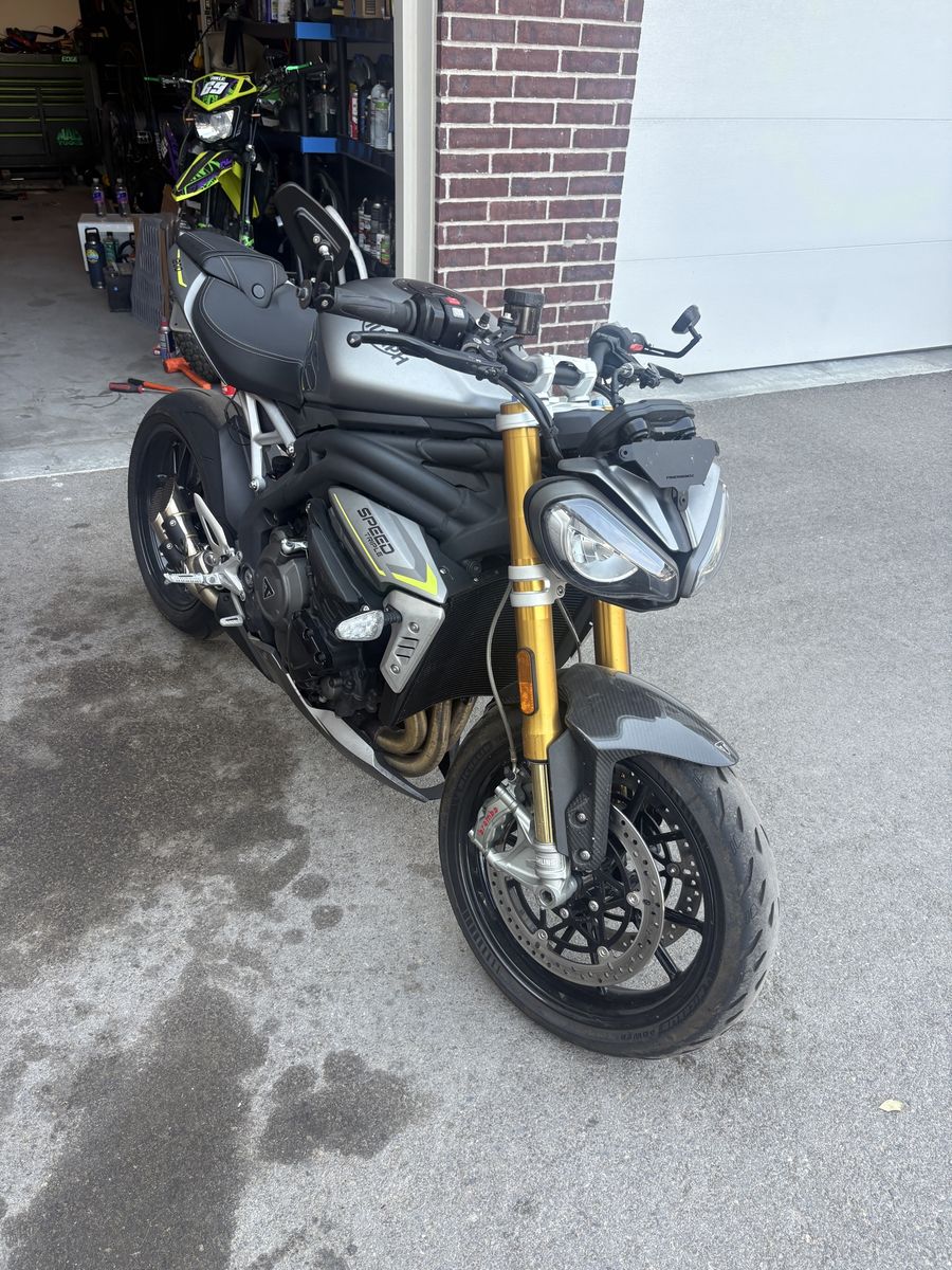 2022 triumph speed tripple 1200 RS
