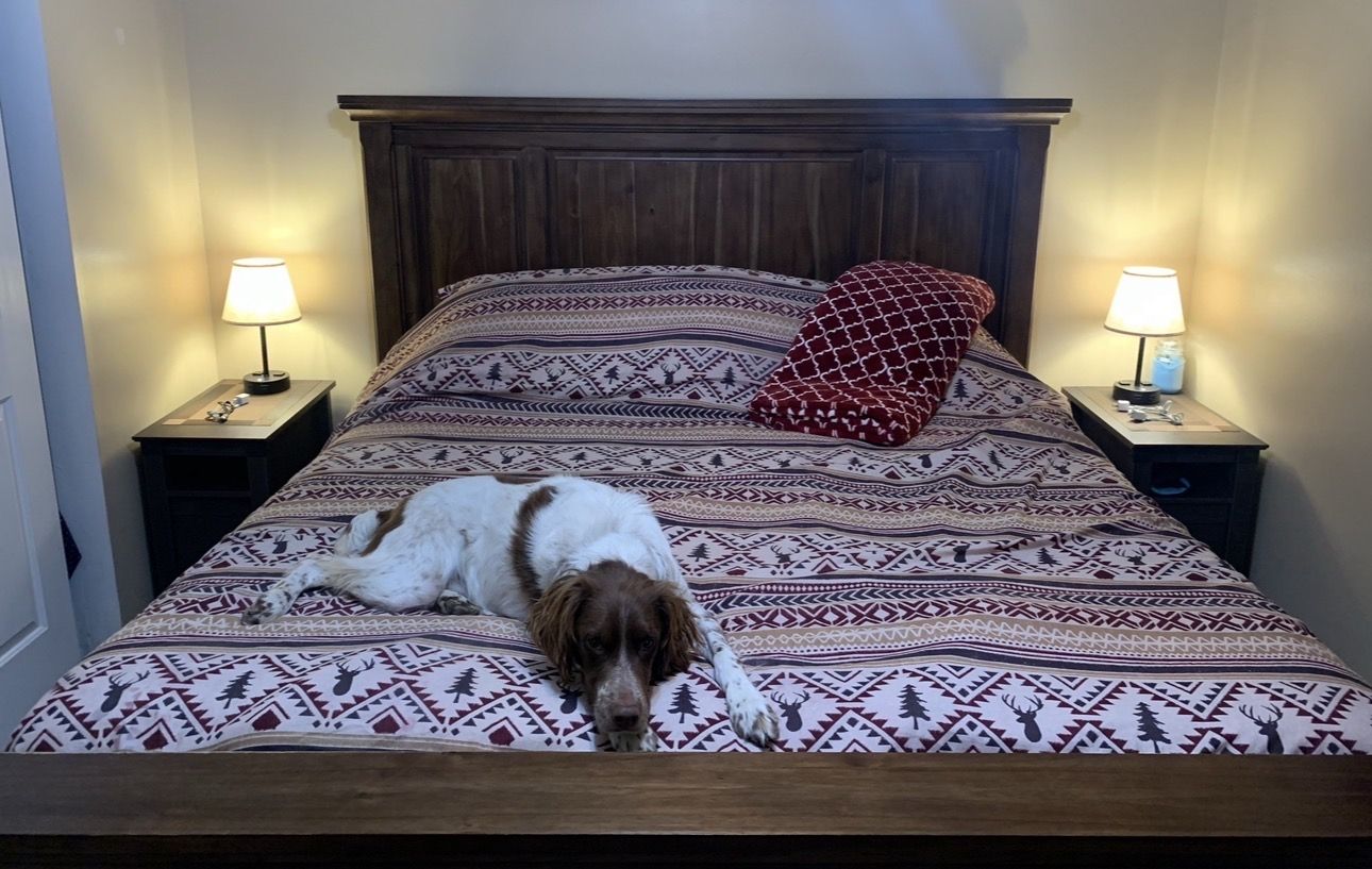 Vandenmore King Panel Bed and Dresser Set