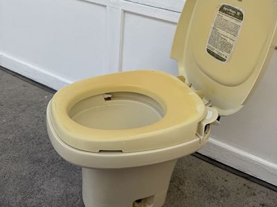 RV Toilet Aqua Magic IV