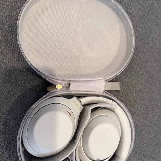 Sony WH‐1000XM4 Wireless Noise‐Cancelling Headphones – Excellent Condition