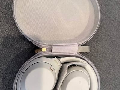 Sony WH‐1000XM4 Wireless Noise‐Cancelling Headphones – Excellent Condition