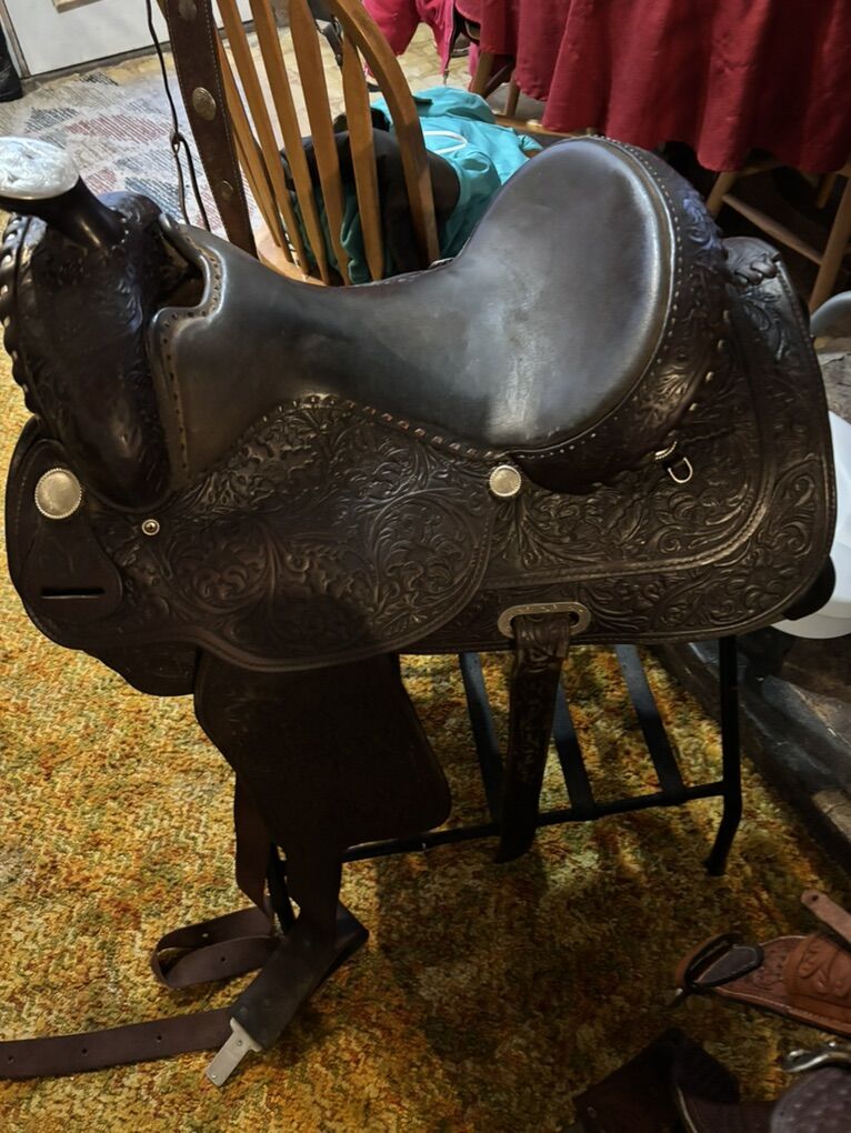 Like New Circle Y Saddle