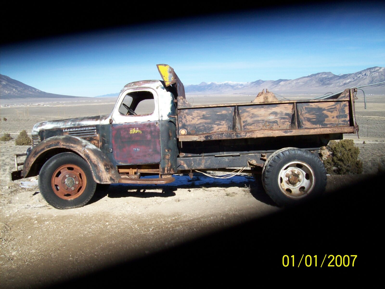 1941 ? INTERNATIONAL & OLIVER TRACTORS