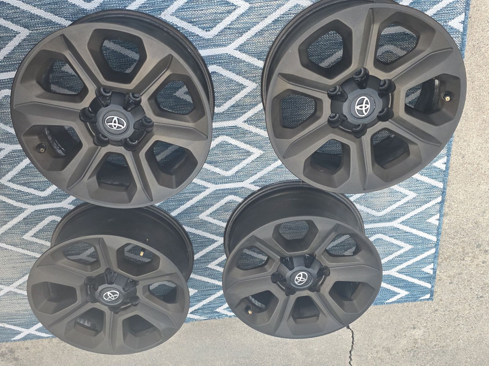 17 6 lugg rims, Tacoma,  4 runner etc