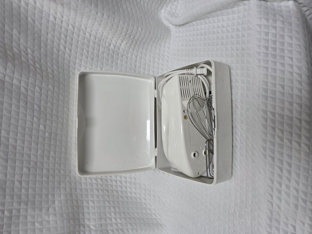 GE hand mixer with attachments