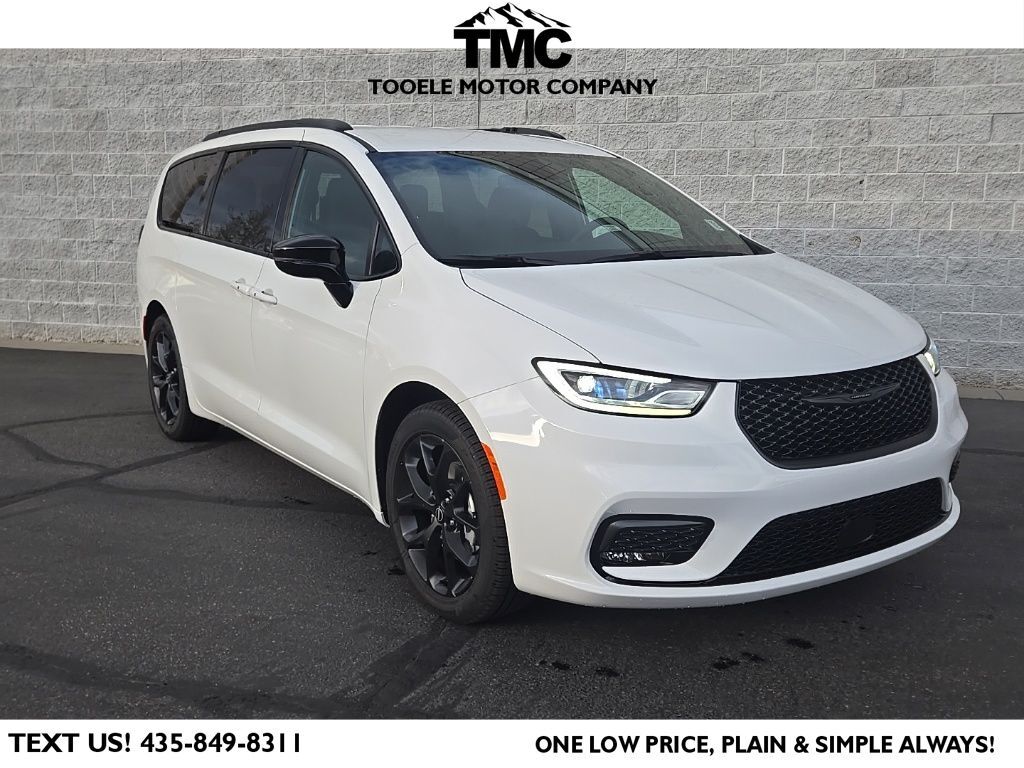 2026 Chrysler Pacifica Select