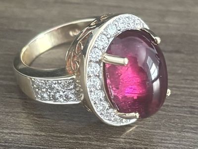 Vintage 14K Gold Cabochon Red Tourmaline & Diamond Cocktail Ring - Size 7. Estate Jewelry
