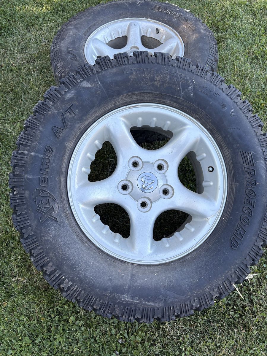 2 dodge ram 305/65R 17