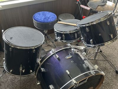 Pearl decade maple 4 piece drum kit.