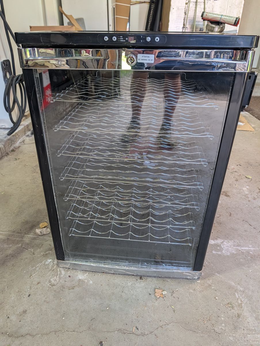 Avanti 52-Bottle Wine Fridge / Wine Cooler $95