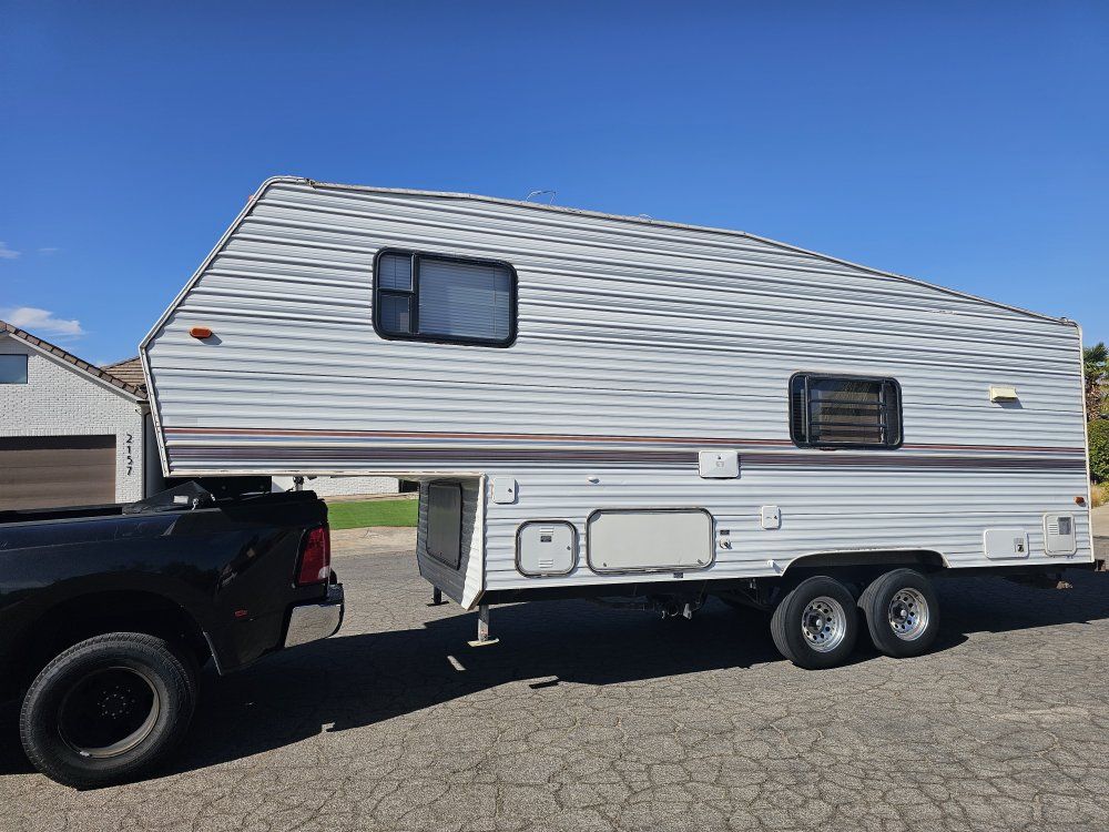 1994 Layton 25' Travel Trailer