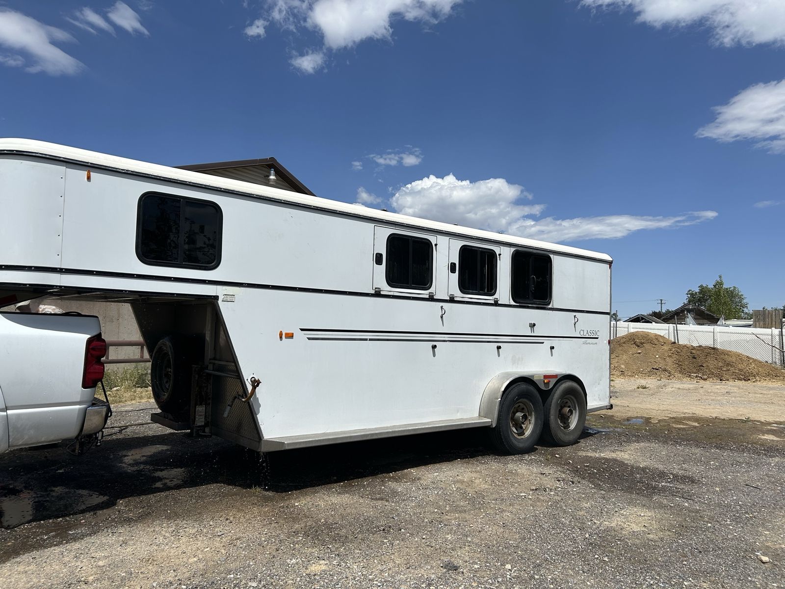2007 Aluminum Classic Cavalier 3 Horse