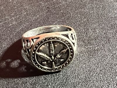 Unique Silver-Toned Cannabis Leaf Ring - Ornate Band Detail