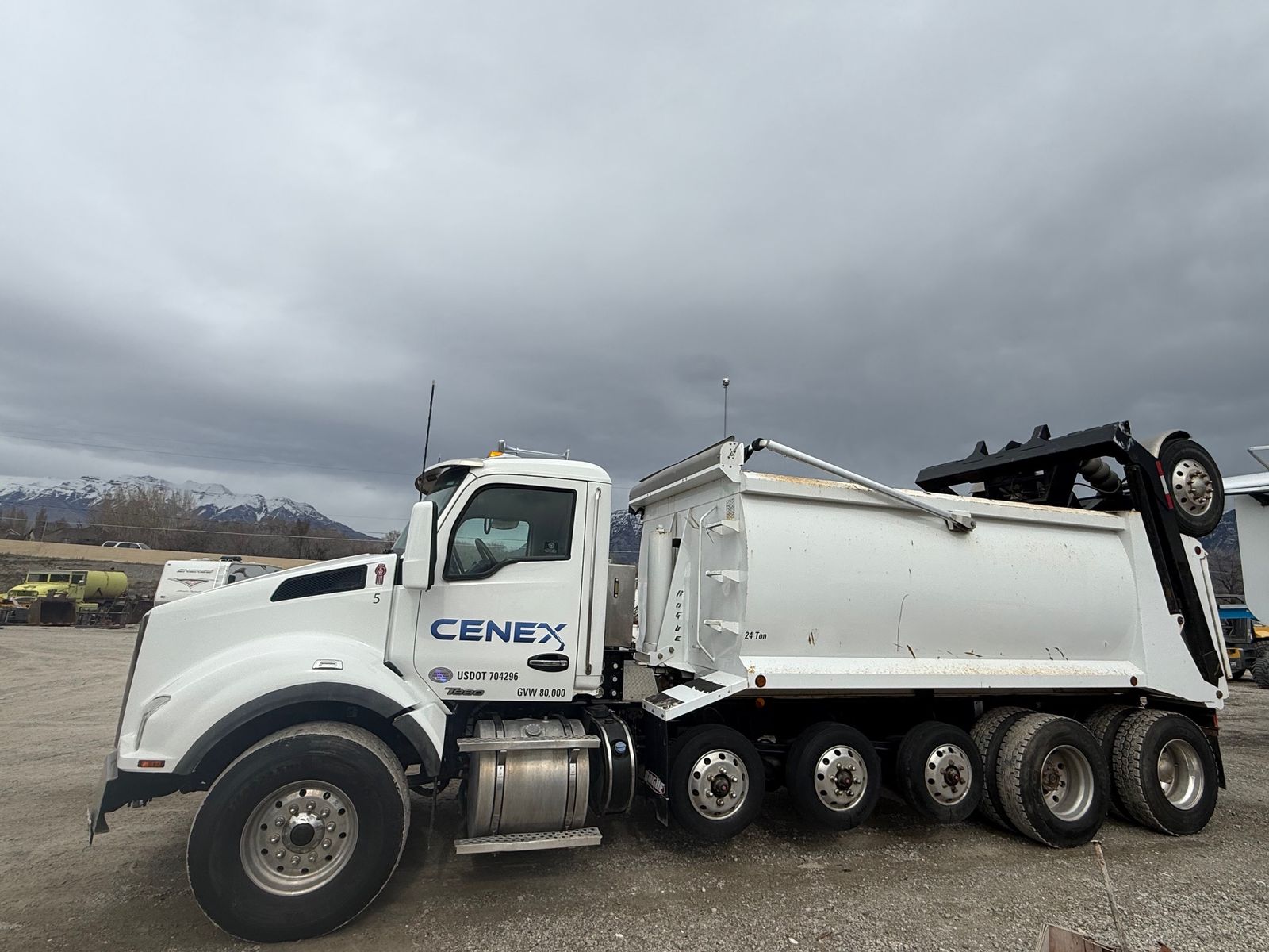 Kenworth T880 Super Dump