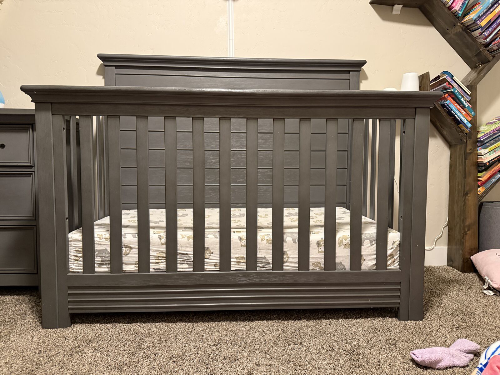 Evolur Waverly Crib - Grey asking $200 sells for $499 excellent condition