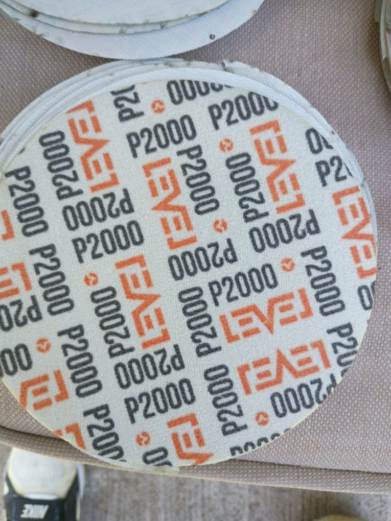 Level 2000 Grit Sandpaper Discs - 2000 Grit Hook & Loop Sanding Discs