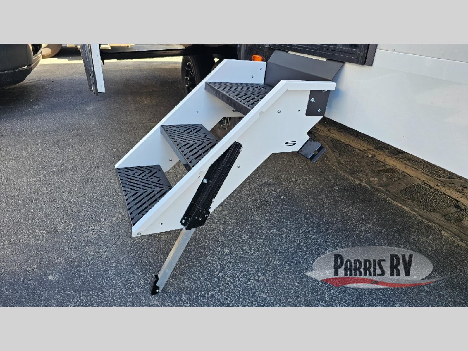 Main image 6