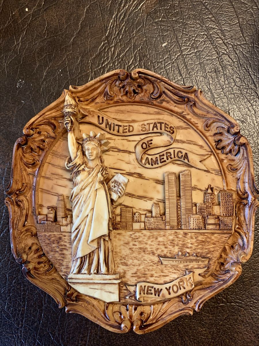 Vintage NYC Statue of Liberty & Twin Towers Wooden Relief Plaque Wall Hanging 14cm