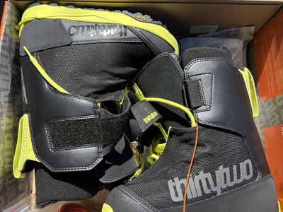 ThirtyTwo W's T-2 Snowboard boots, Size 8.5