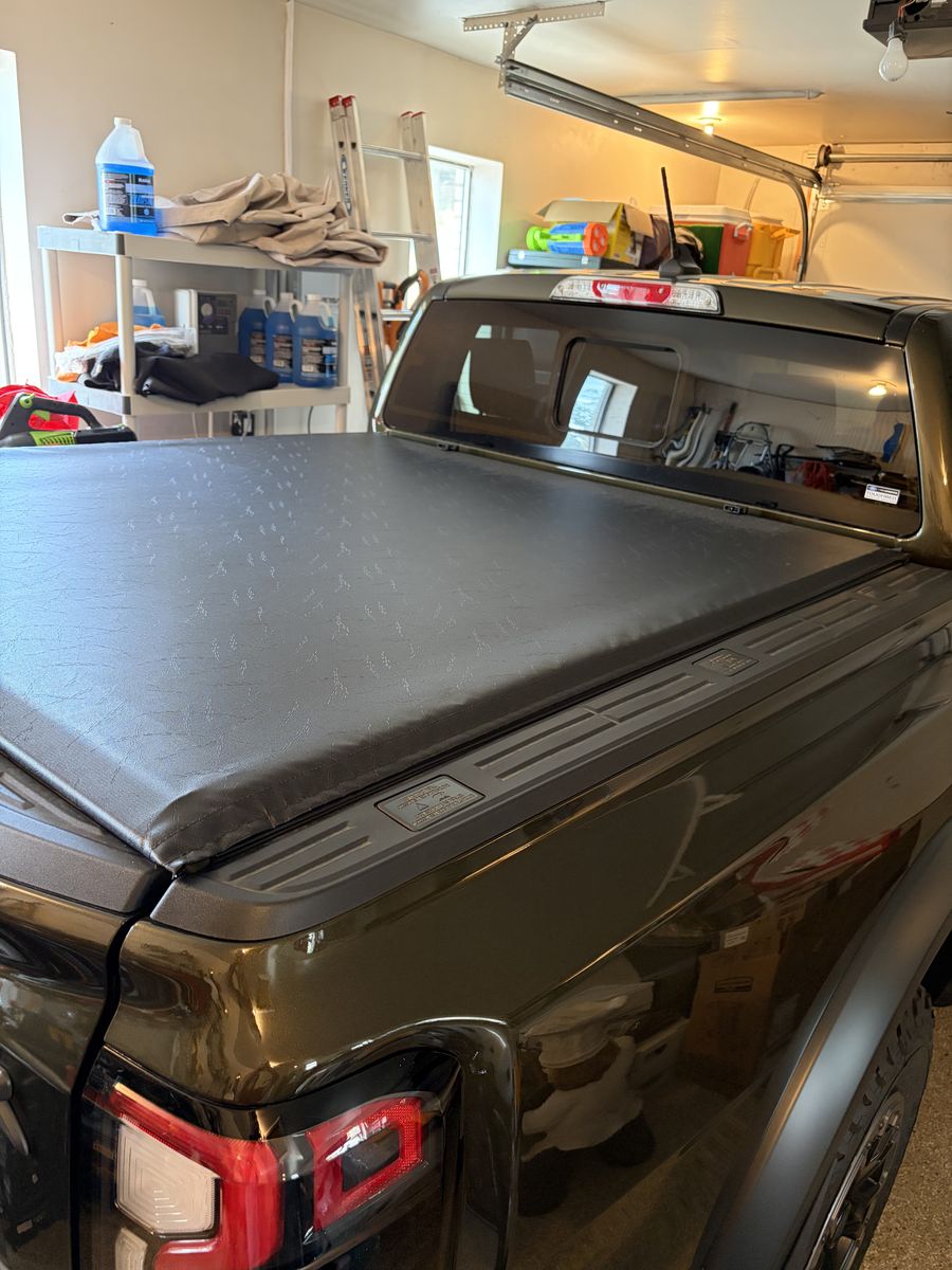 2025 Ford Ranger Raptor Access Rollup Bed Cover (new 2 weeks)