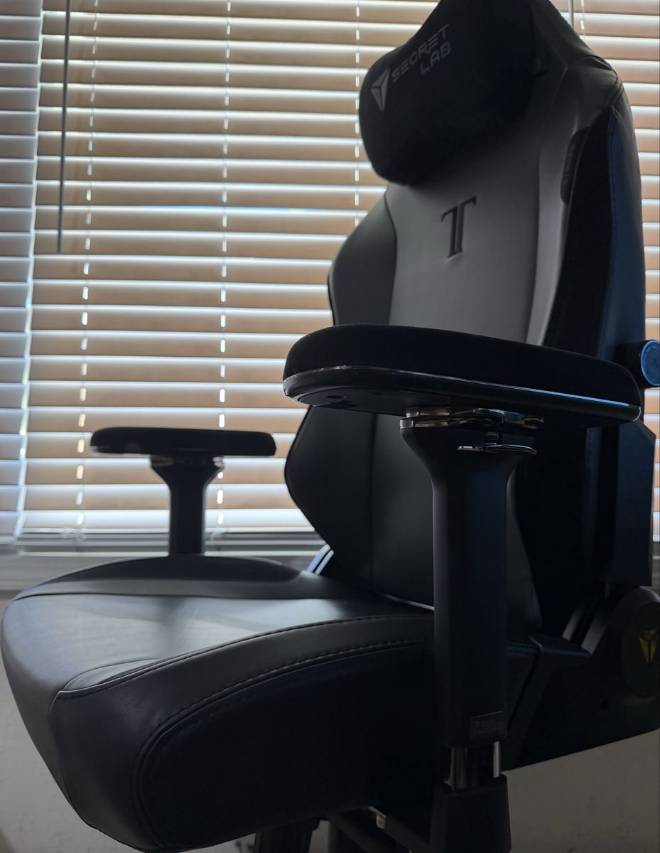 Secretlab NEO Hybrid Black Leatherette Gaming Chair