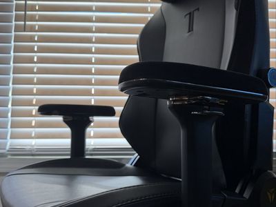 Secretlab NEO Hybrid Black Leatherette Gaming Chair