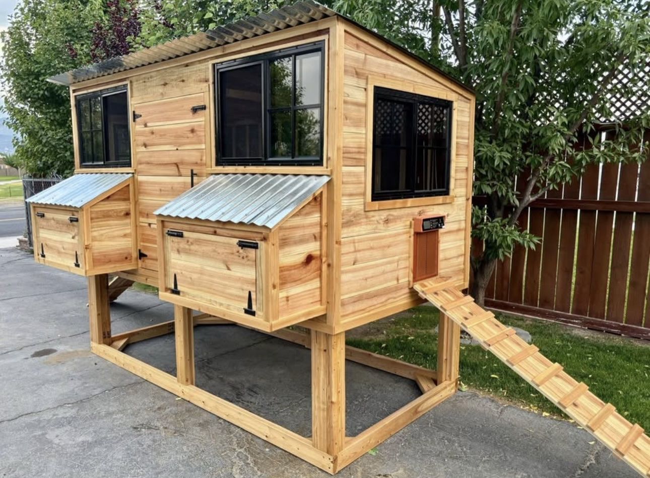 New Solid Wood Large Chicken Coop