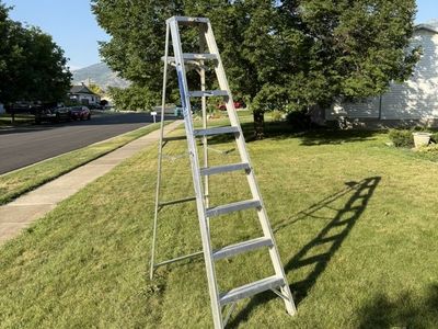 8 Foot Aluminum Ladder, Excellent Condition