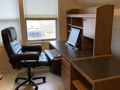***AWESOME SETUP*** Computer desk with (1)Hutch/Bookshelf, (2)Extra printer stand,and (3)CHAIR