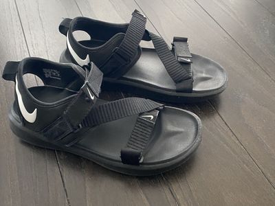 Men’s Nike Sandals- size 11 - Black