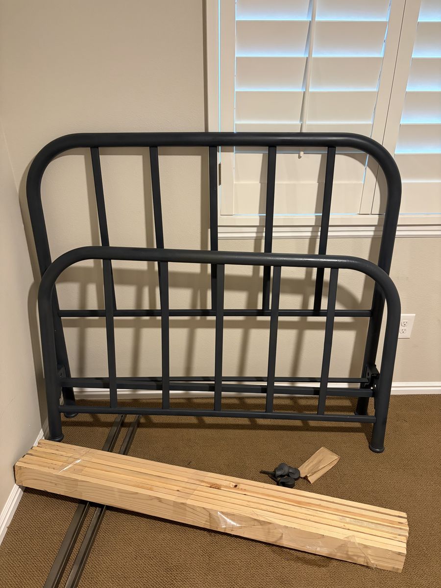 Free Antique Full Bed