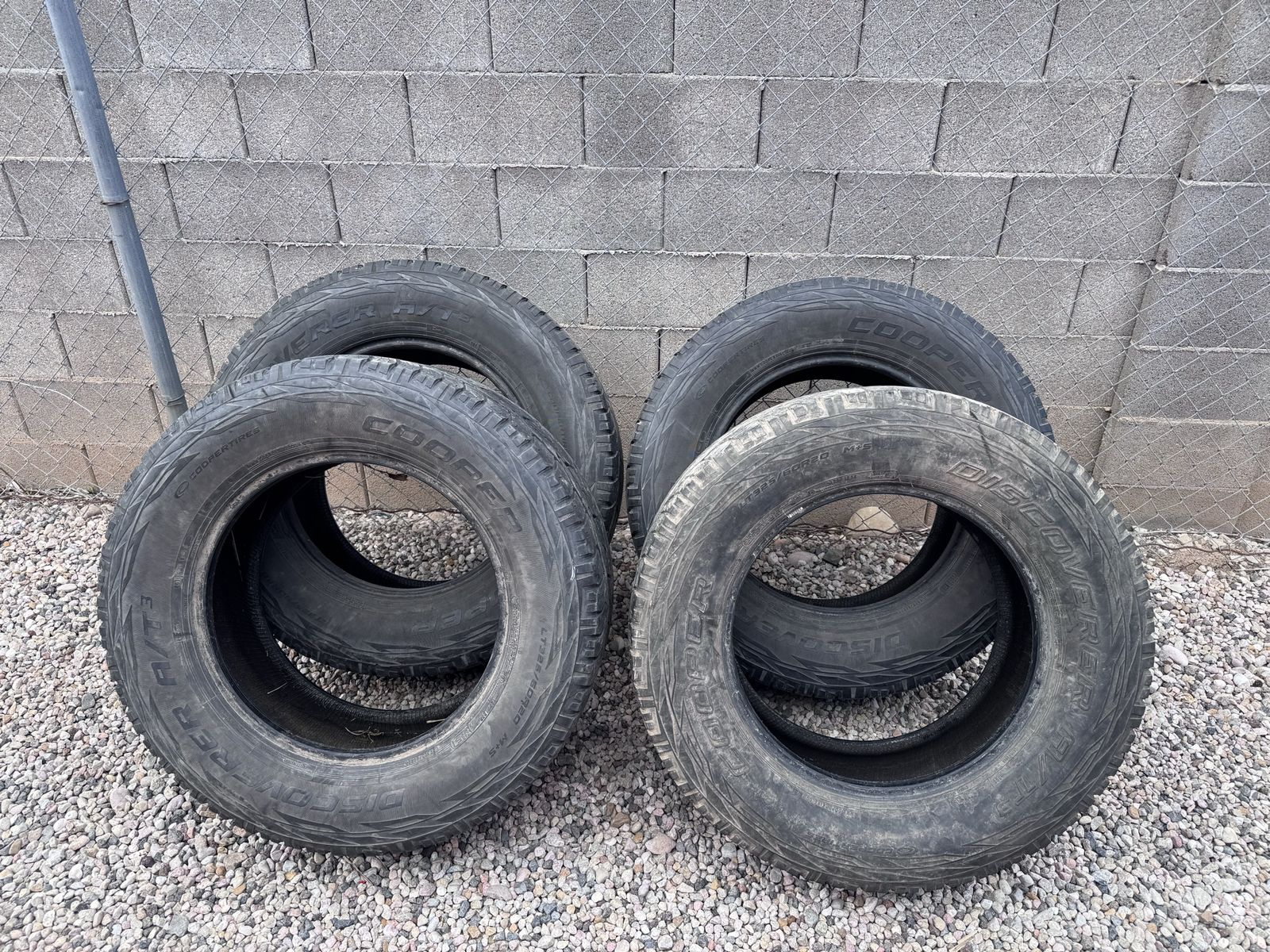 325/60r20 Cooper Discover AT3 Tires