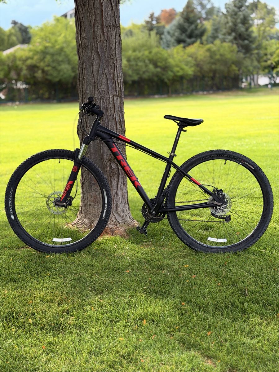 Trek Marlin 7 Hardtail Mountain Bike - Black/Red - 29 Inch Wheels