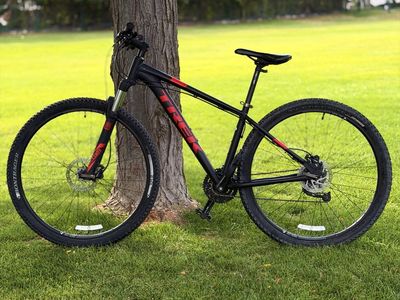 Trek Marlin 7 Hardtail Mountain Bike - Black/Red - 29 Inch Wheels