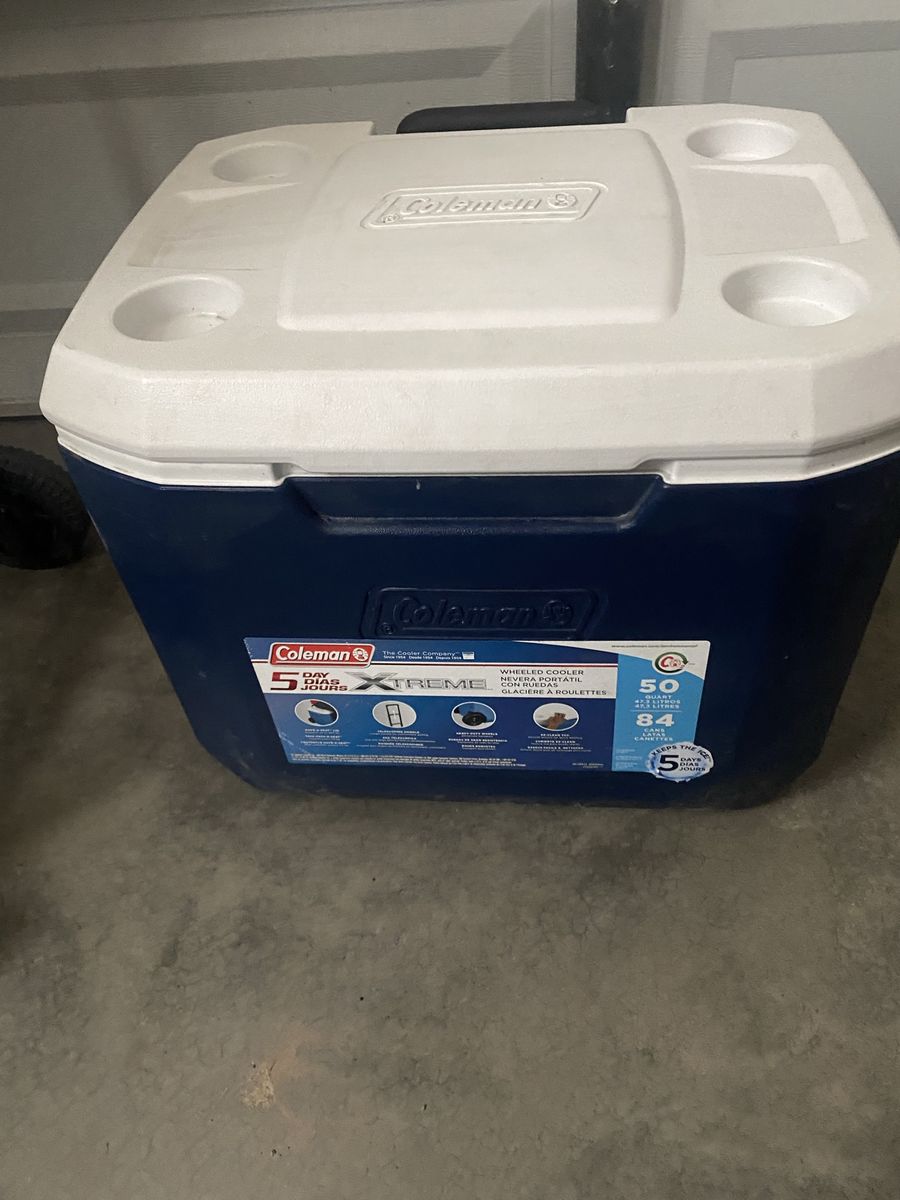 Coleman 50 Quart Xtreme Wheeled Cooler - Blue/White, 5-Day Ice Retention, 84 Cans