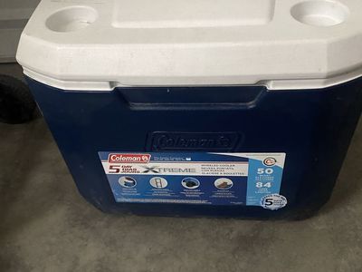 Coleman 50 Quart Xtreme Wheeled Cooler - Blue/White, 5-Day Ice Retention, 84 Cans