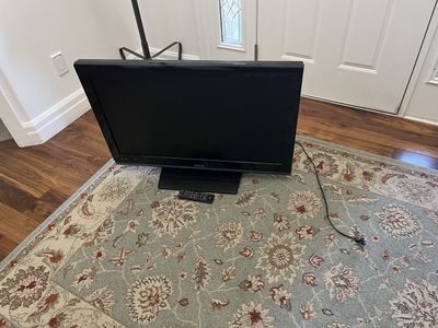 Toshiba 32-inch Black HD Smart TV with Remote (Used)