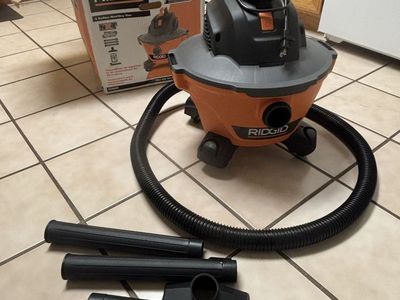 RIDGID HD0600 6-Gallon 3.5 Peak HP Wet/Dry Shop Vacuum with Filter & Accessories